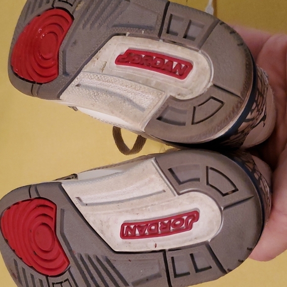 Air Jordan Retro 3 - Child Size 6C - Picture 14 of 16